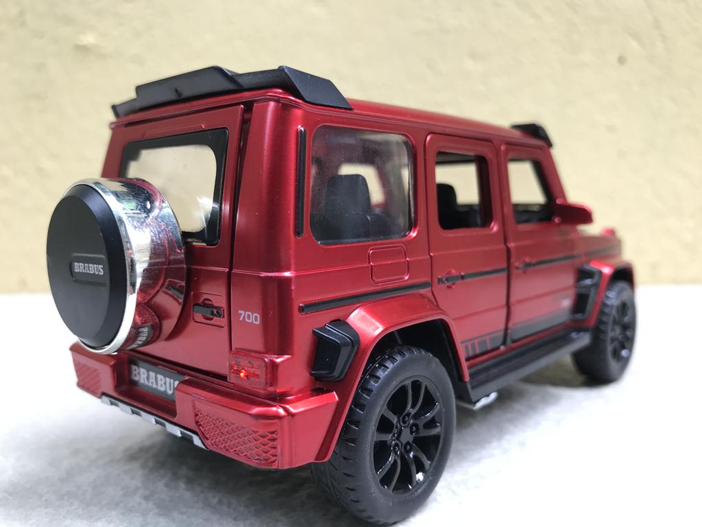 Mô hình xe ô tô Mercedes G700 BRABUS 1:32