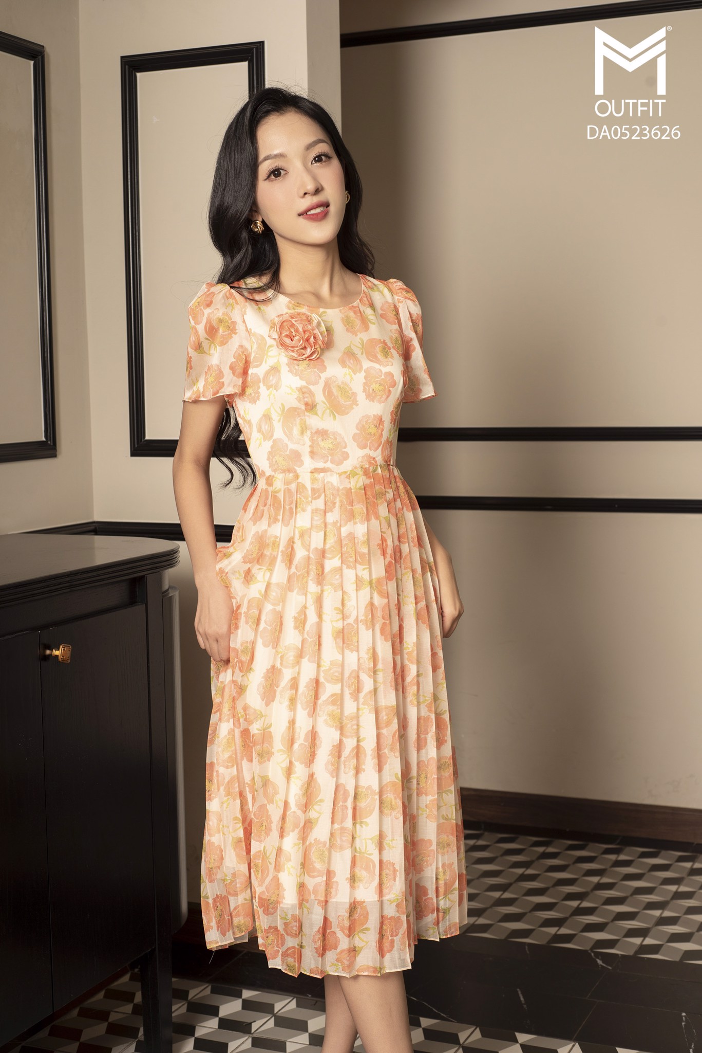 ĐẦM XẾP LY, NƠ NGỰC