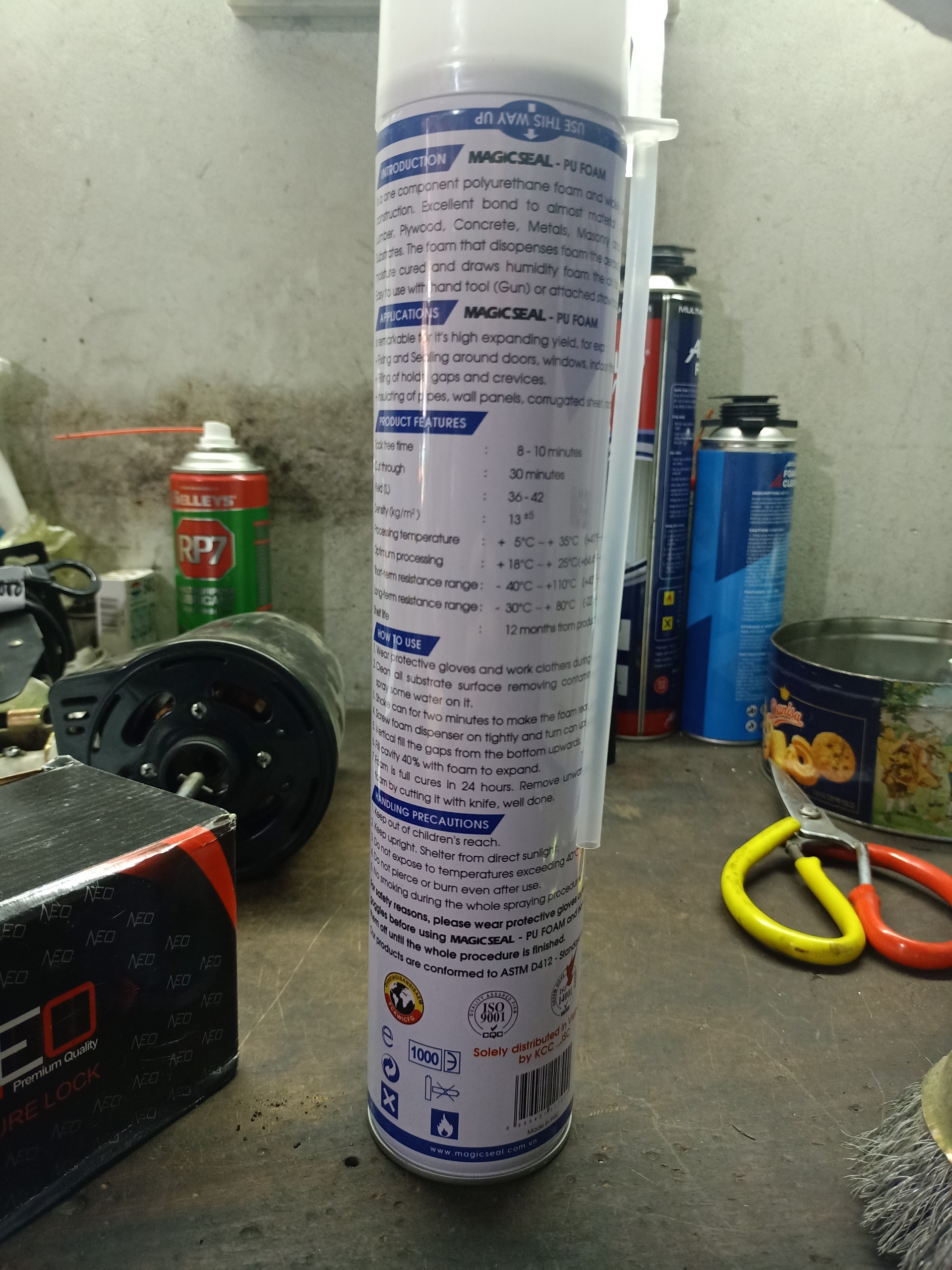 KEO BỌT NỞ MAGICSEAL FOAM CÓ VÒI