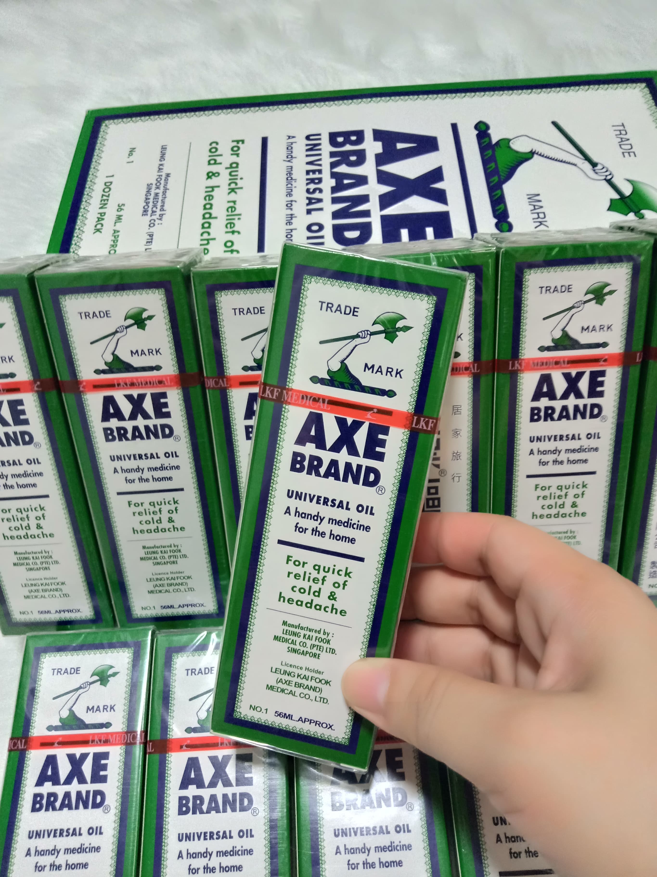 Dầu Gió Trắng Hiệu Cây Búa AXE Brand