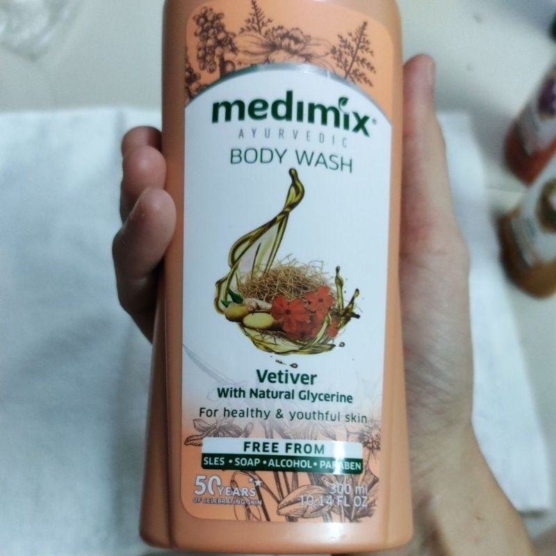 AA AA Sữa tắm ấn độ 300 ml.