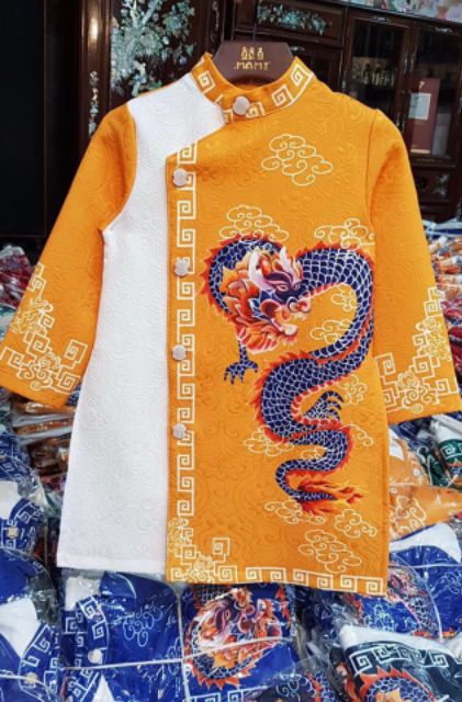Áo dài gấm bé trái