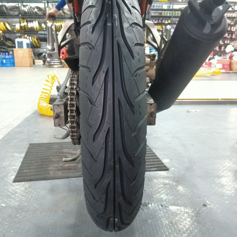 Vỏ xe Dunlop 110/70-17 gai GT601 (030005)