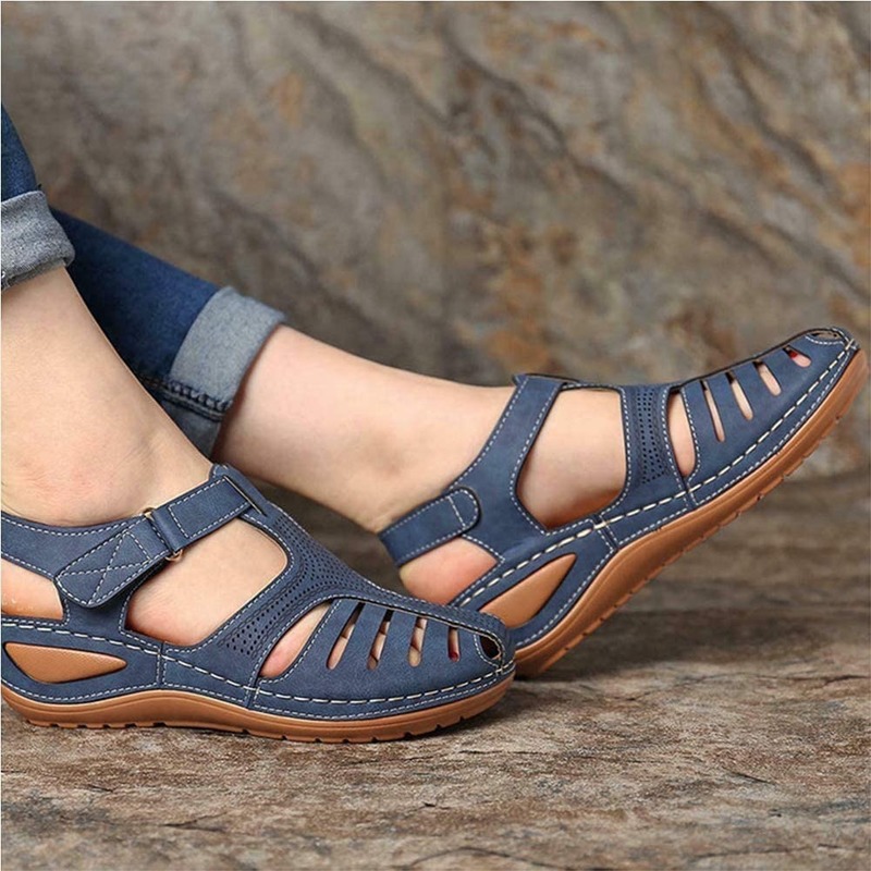 Giày sandals đế bằng kiểu retro