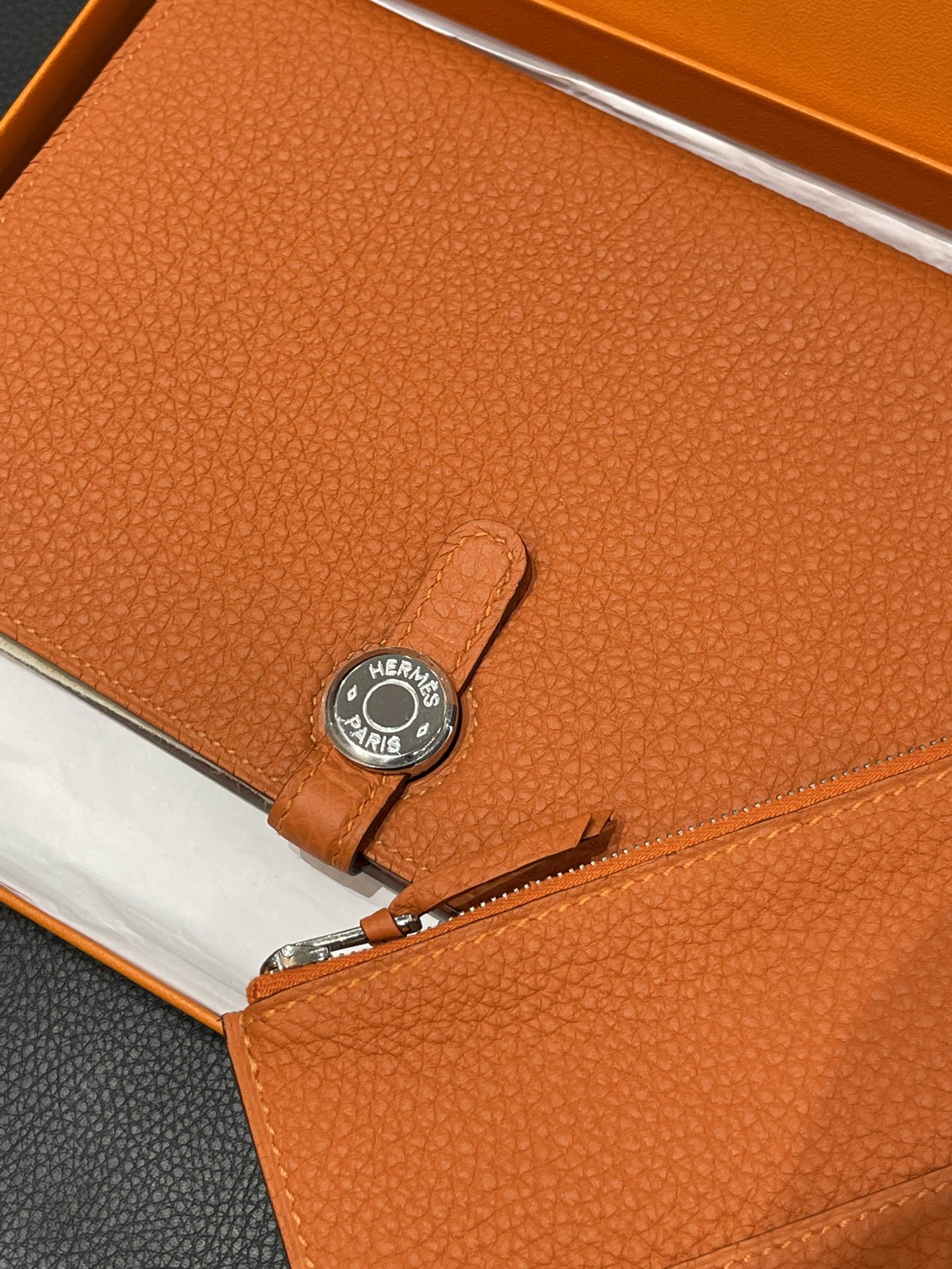 Leather card wallet Hermès Orange in Leather - 11839936