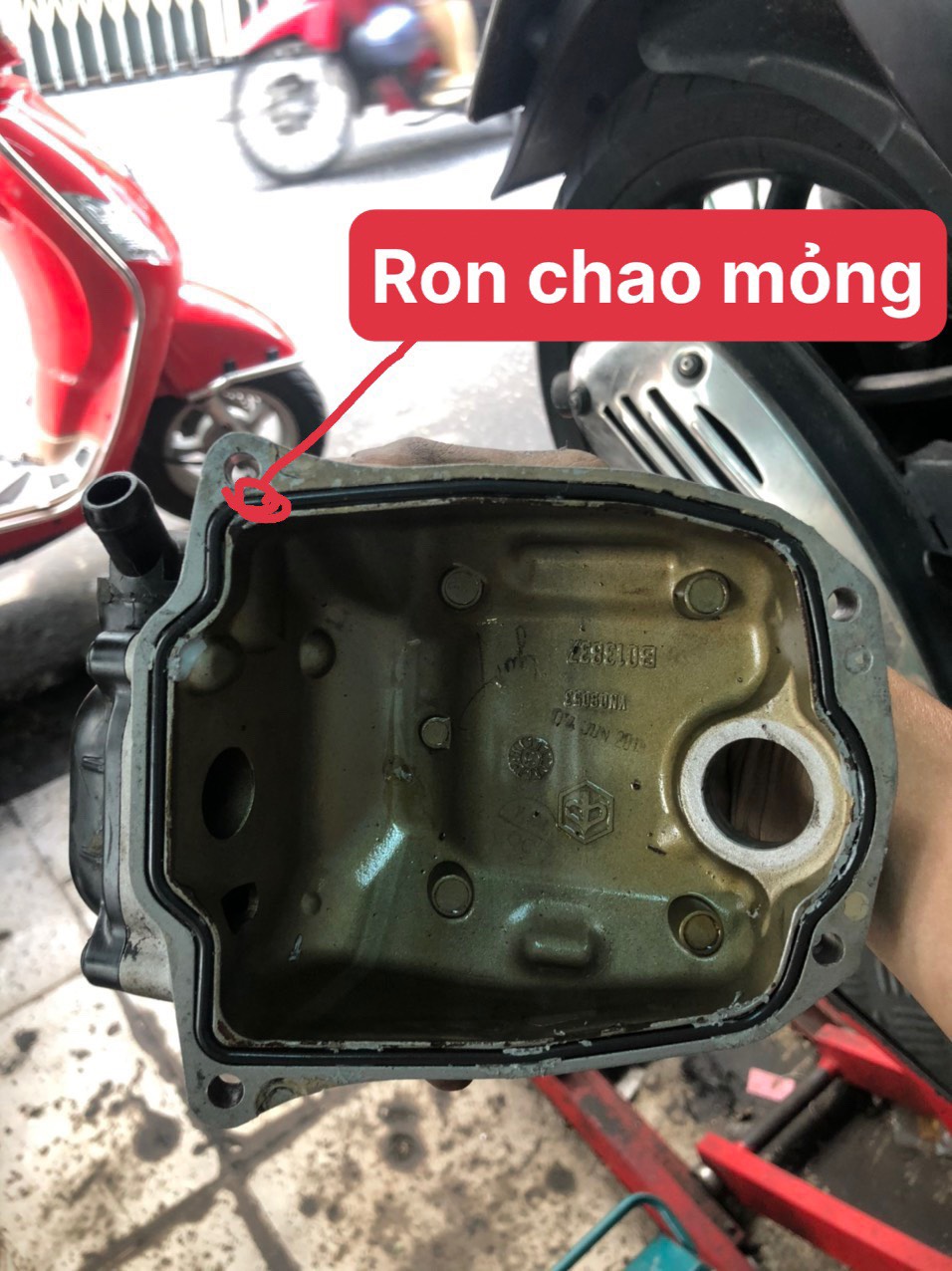 (Sim) Ron nắp chao xe Vespa đời 3v Zin