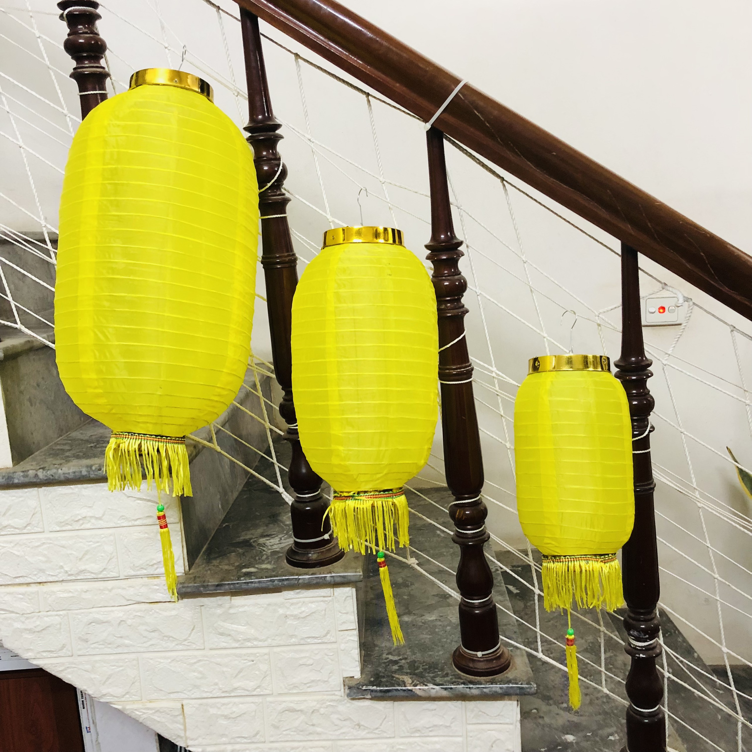 Đèn lồng đỏ hình trụ có tua 25 * 50 cm