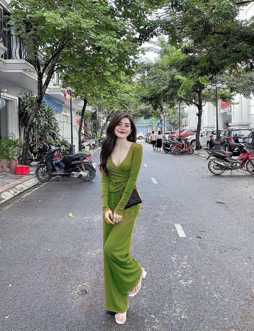 SÉT BỘ CỔ TIM ÁO ÔM TAY DÀI DÂY RÚT EO