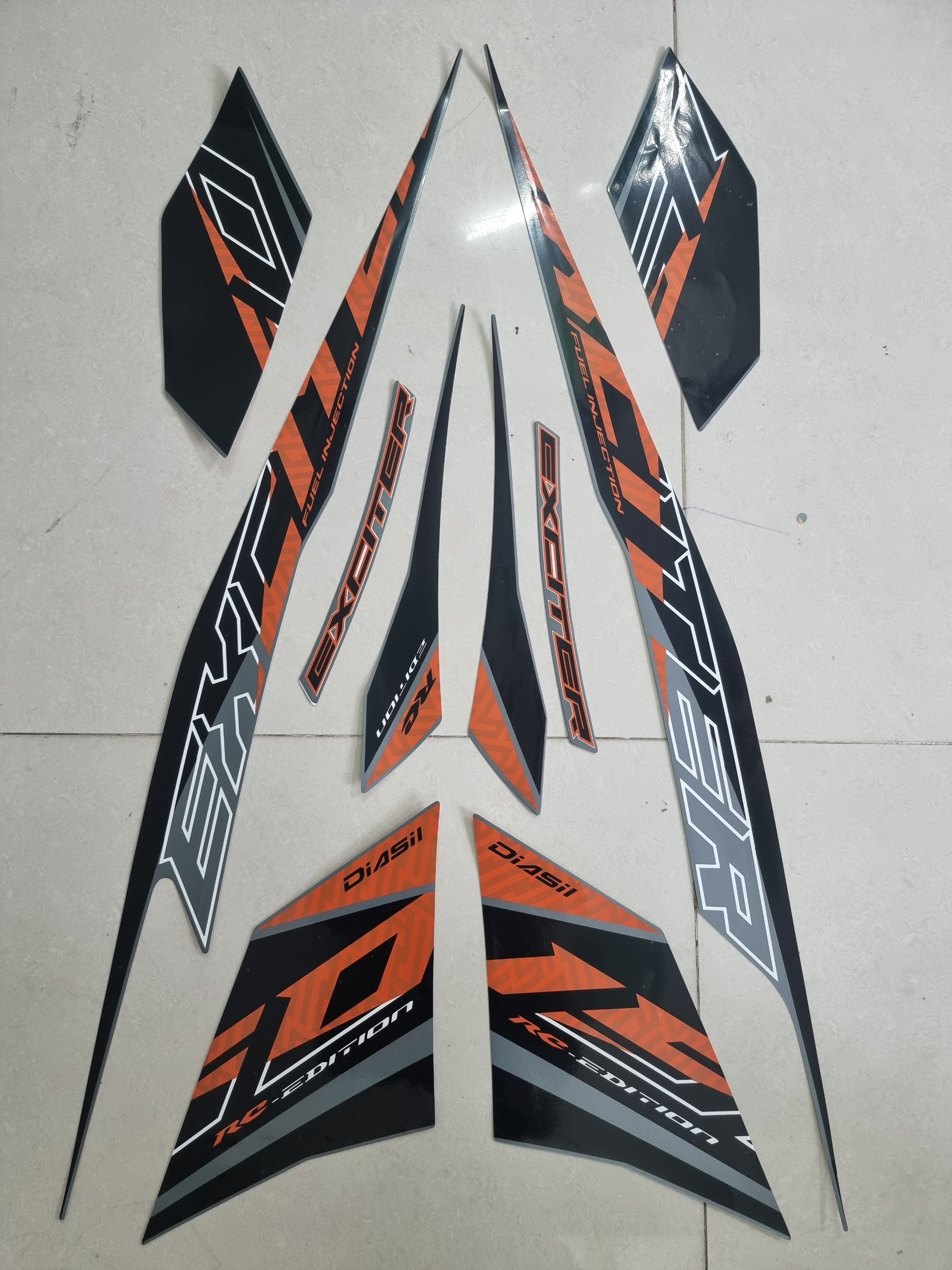 Tem lụa xe exciter RC 2021 150 xám cam đen giống zin