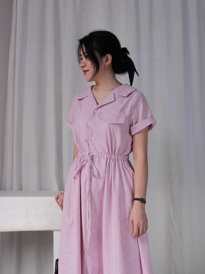 Đầm sơ mi dáng dài cổ Danton tay ngắn sọc đỏ