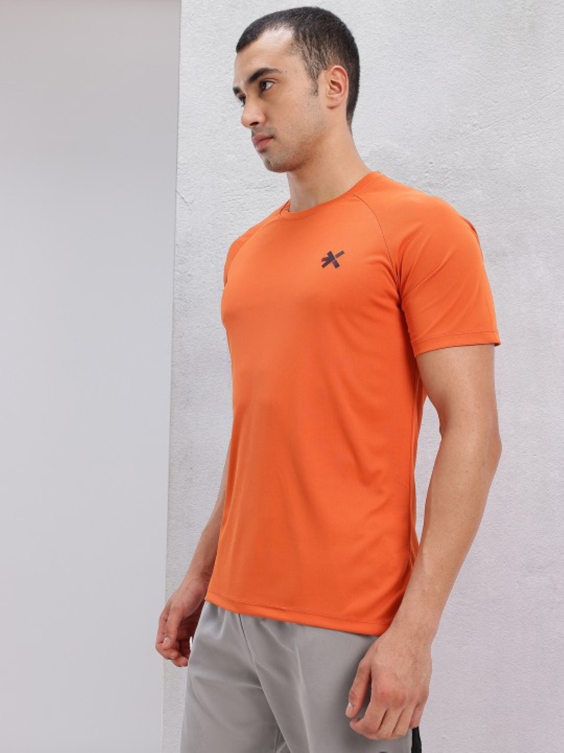 HRX%20by%20Hrithik%20Roshan%20Raglan%20Sleeve%20Training%20T-shirt%20For%20Men%20-%20Image%204