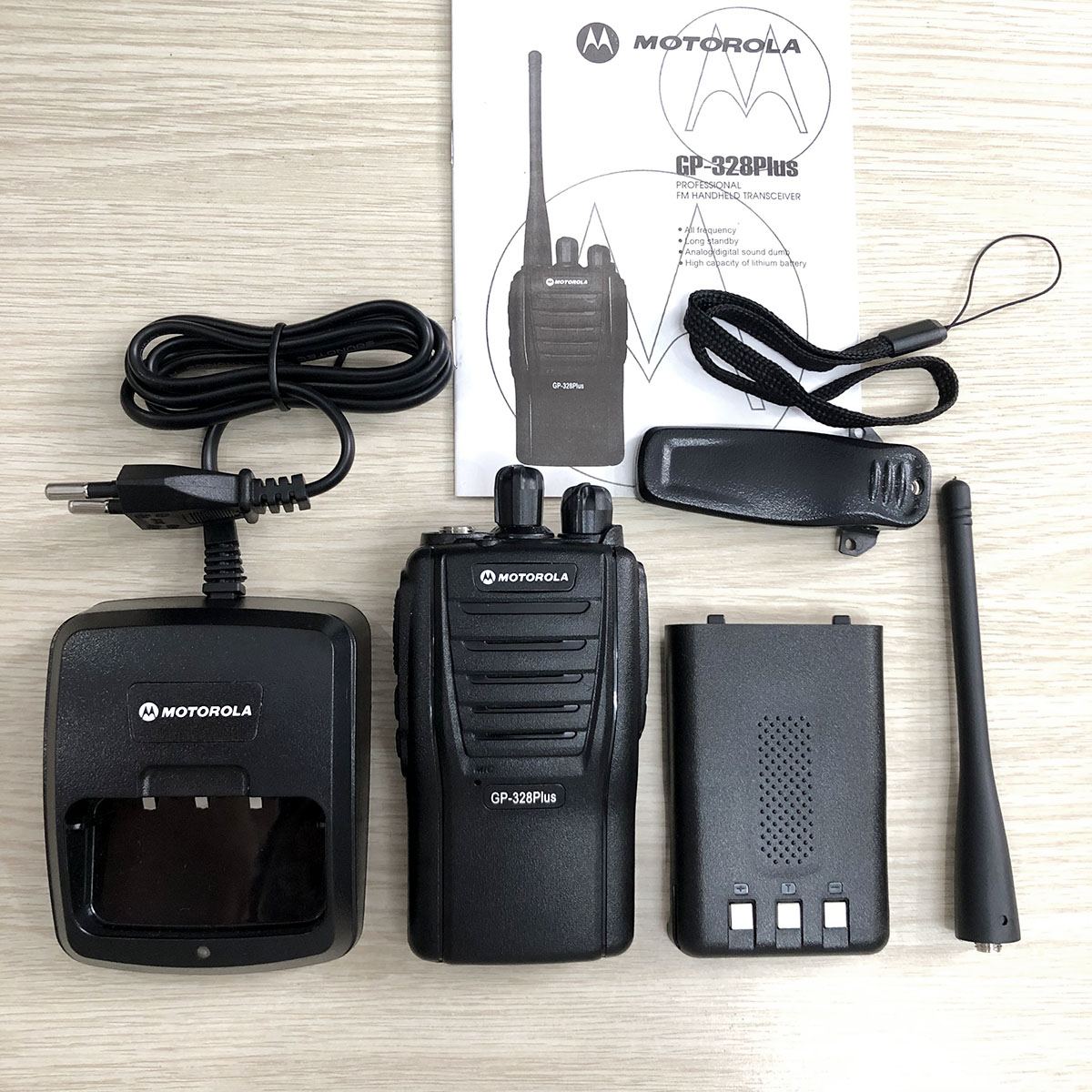Two way radio Motorola gp-328plus compact version. Large Capacity help break the obstructions good, continuous talk 72 hours-imports