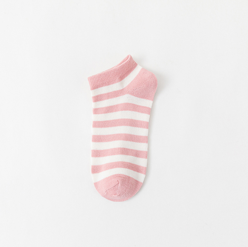 Short neck socks with cute strawberry pattern for women