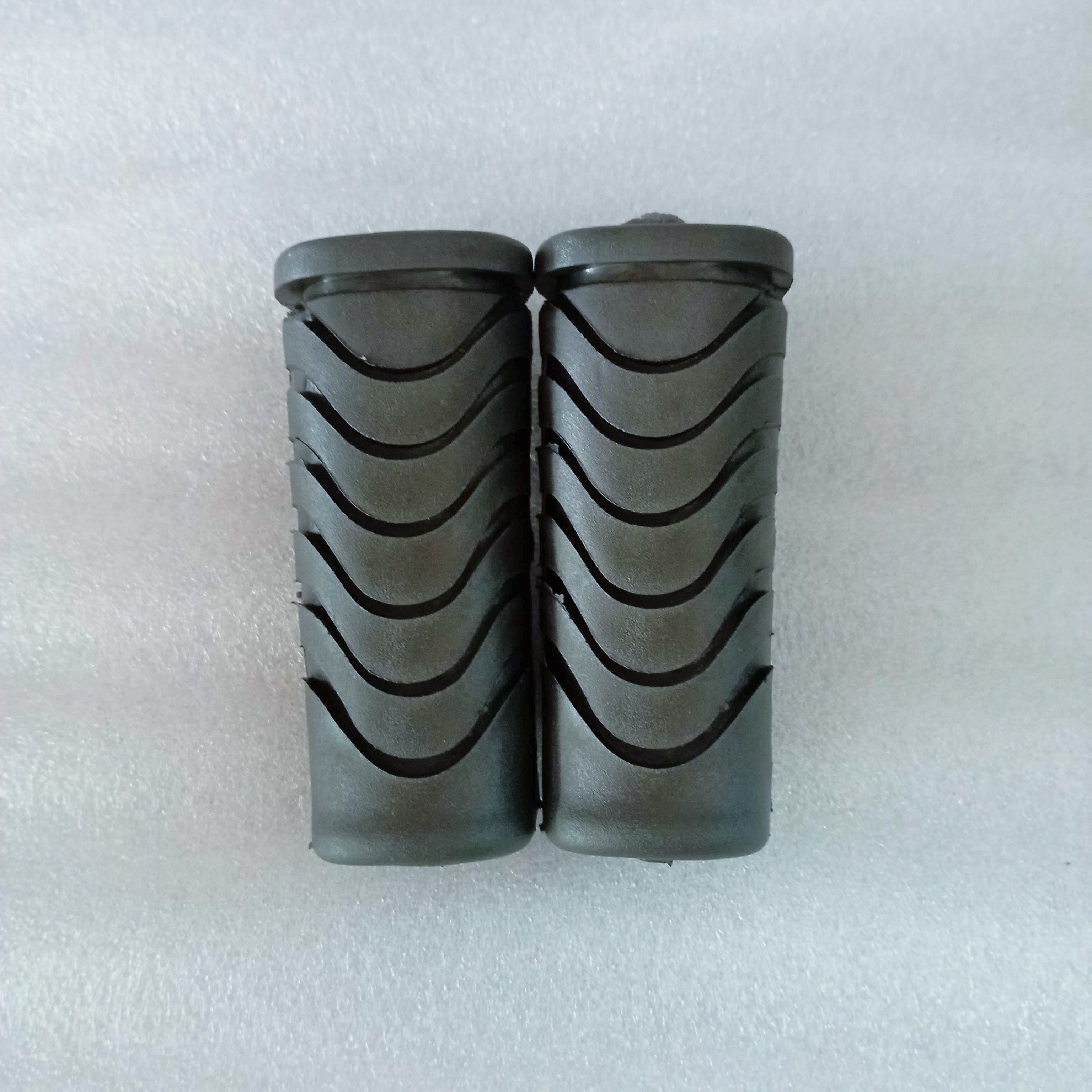 Cặp gác chân trước kiểu wave s màu đen gắn các loại xe số