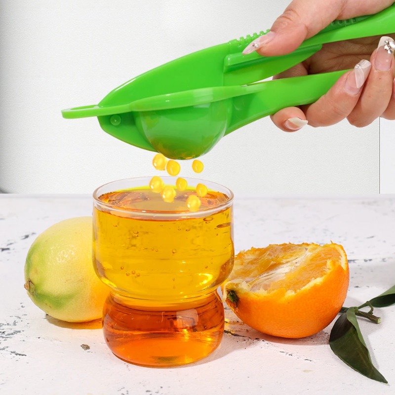 Manual Lemon Squeezer Portable Food Grade Plastic Orange Manual Fruit Juicer Processor Blender