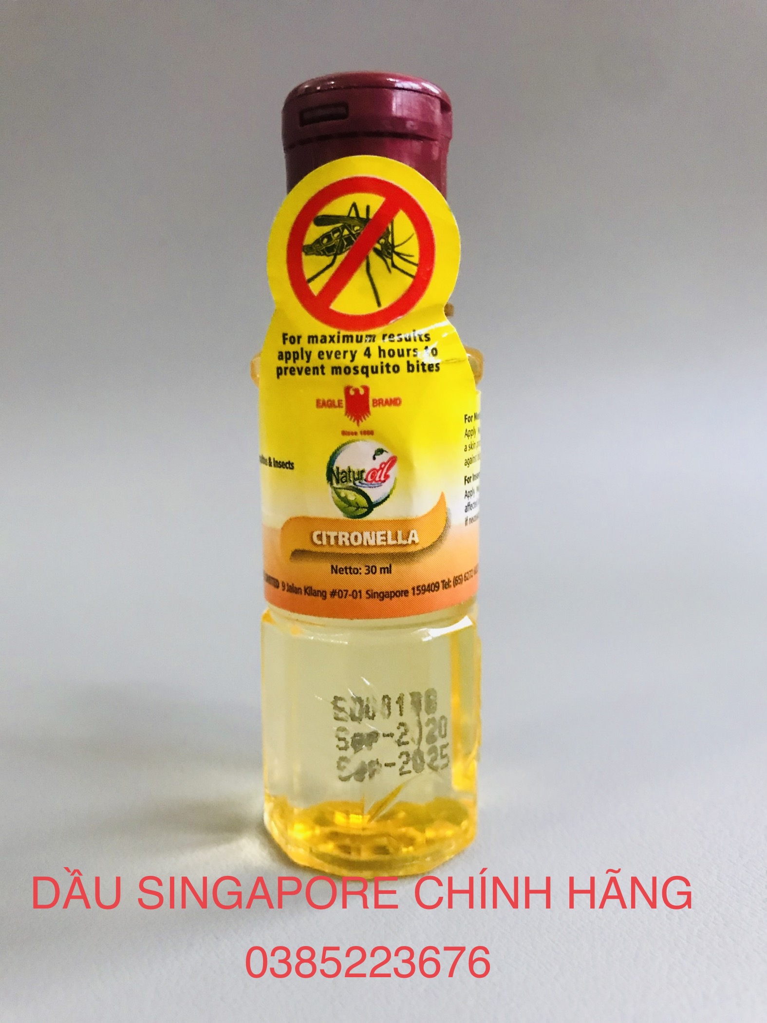 Dầu chống muỗi Natur Oil Citronella tinh chất sả hiệu con Ó Singapore