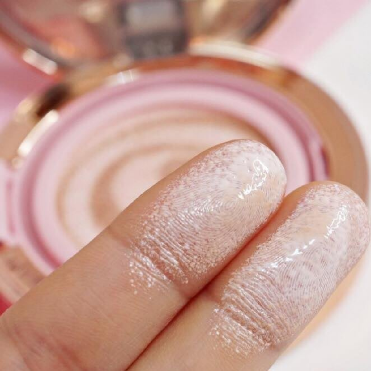 Phấn Nước DPC Pink Aura Cushion SA SPF50+ PA+++ Limited