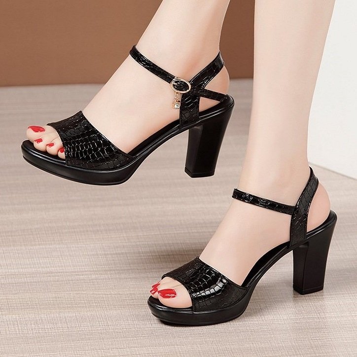 Xăng đan da sần xịn sò