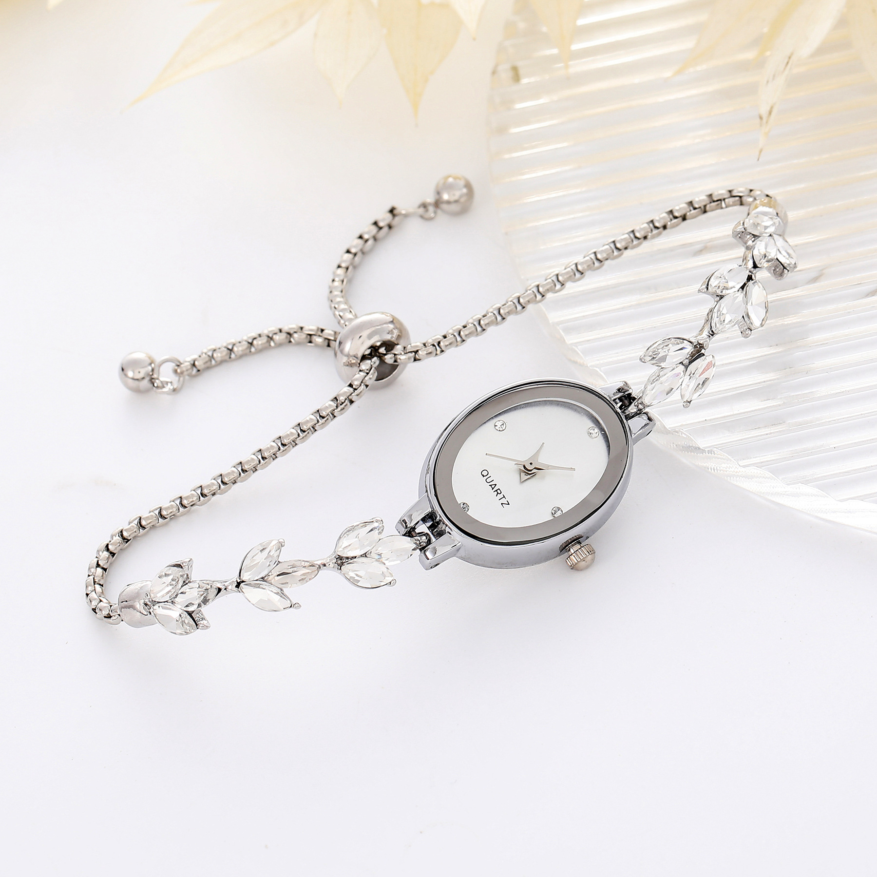 %E3%80%90Factory%20Store%E3%80%912024%20New%20Fashion%20Diamond-Embedded%20Oval%20Women's%20Watch%20-%20Trending%20Bracelet%20Watch%20for%20Ladies%20-%20Quartz%20Watch%20-%20Image%203