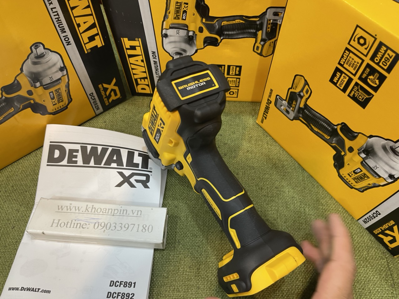 MÁY SIẾT BU LÔNG DÙNG PIN DEWALT DCF892 BODY