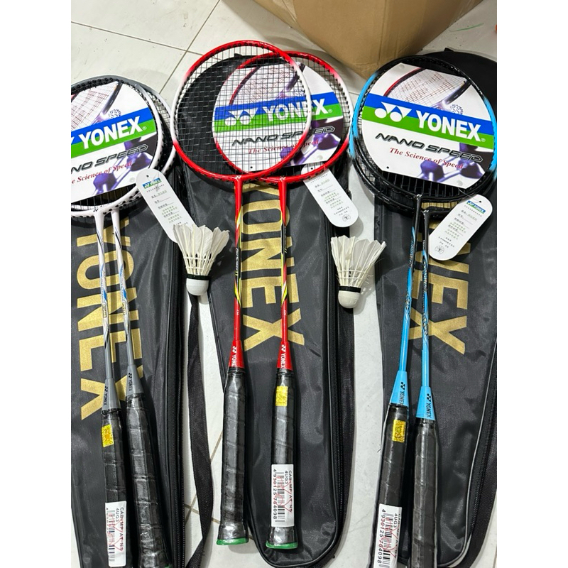 Bộ 2 vợt cầu lông Yonex tặng kèm quả cầu