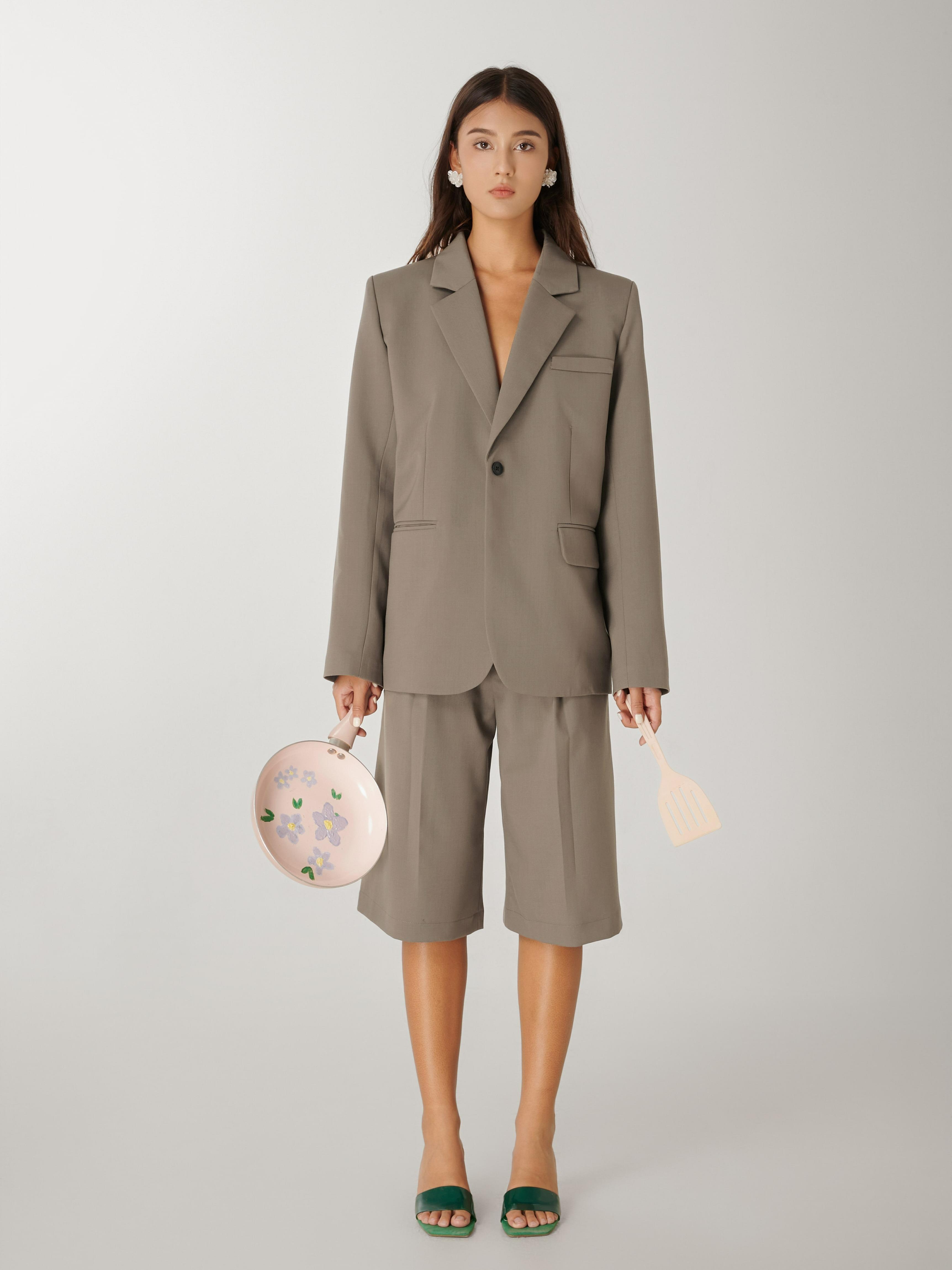 Áo blazer nữ oversize boxy có đệm vai Oversized Boxy Blazer - oula studios