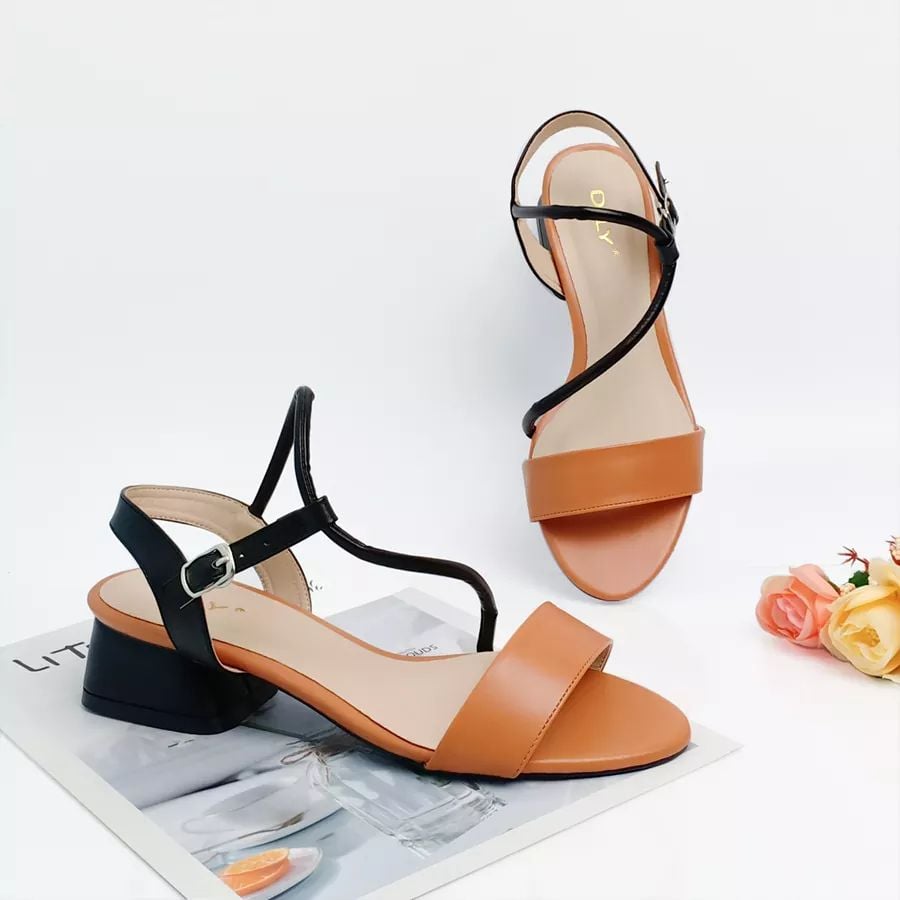 Giày sandal gót vuông