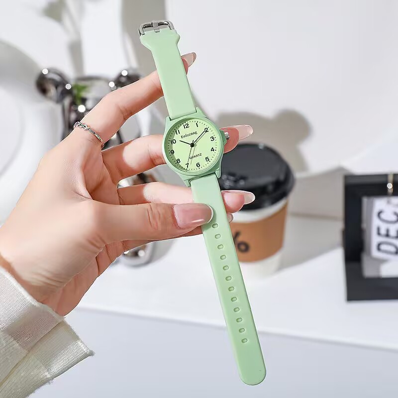 %E3%80%90Hottest%20Trends%E3%80%91Cherry%20Blossom%20Gradient%20High-End%20Fashion%20Watch%20for%20Teenagers%20and%20Young%20Adults%20-%20A%20Unique,%20Minimalist,%20and%20Trendy%20Timepiece%20for%20Students%20Seeking%20Style%20and%20Personality%20-%20Image%203