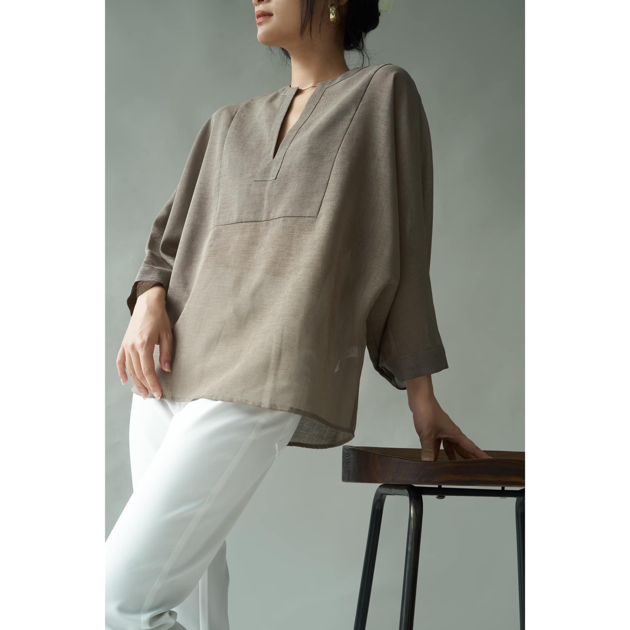 Áo cổ V lanh 2ND DATE TOP029W