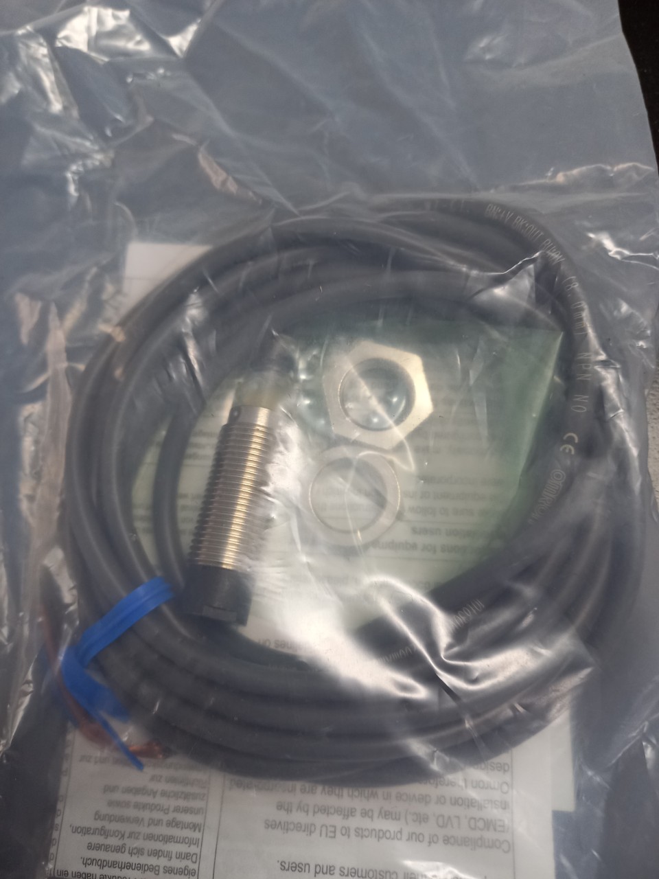 Cảm biến E2B-M12KN08-WZ-C1 2M