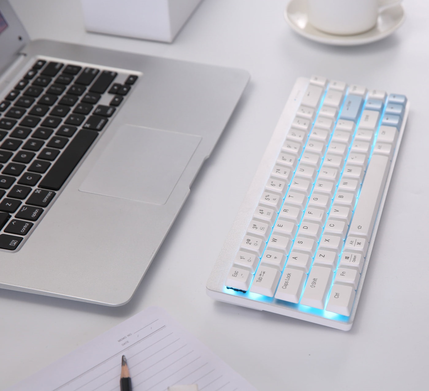 Bàn phím cơ Dareu EK868 Bluetooth WHITE 68KEY  (SLIM, Brown/ Red D-KAILH switch)