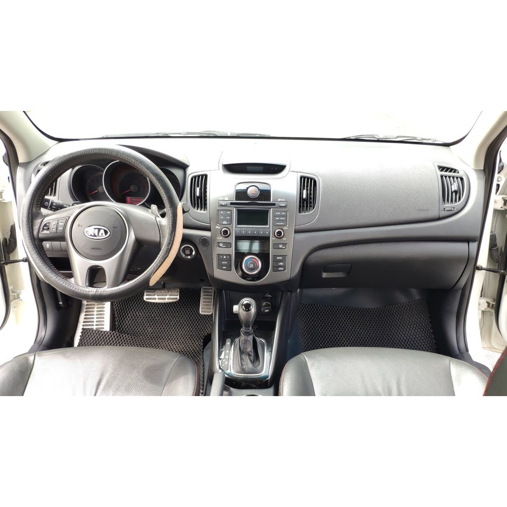 Thảm taplo kia cerato bằng nhung lông, da vân carbon, da vân gỗ