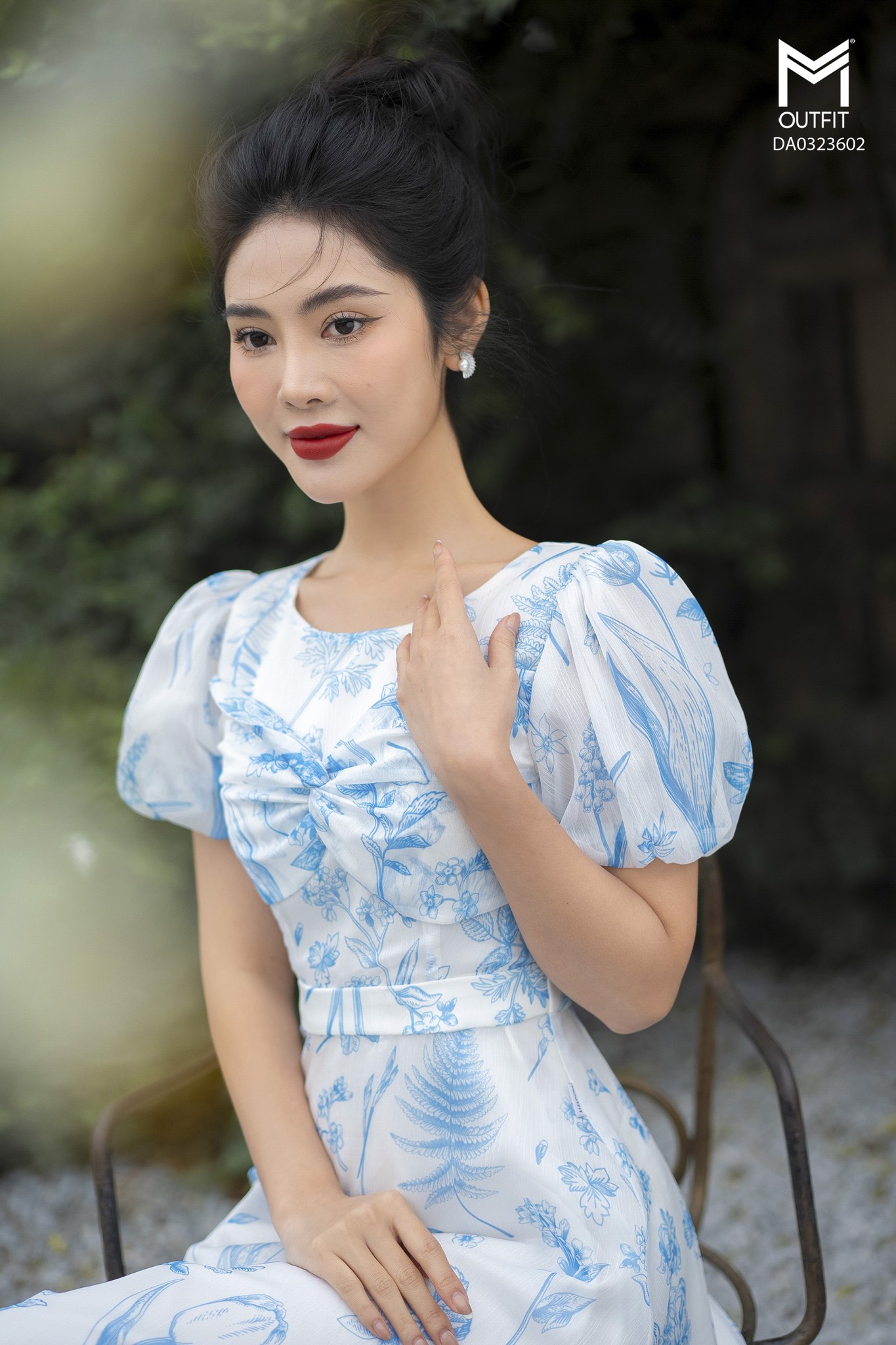 Đầm xuân hè nơ ngực
