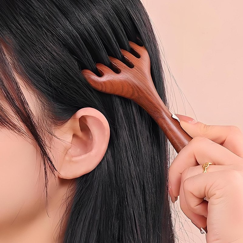 [Malaysia Stock] Long Handle Antler Shaped Sandalwood Wide Tooth Comb, Anti-Static Scalp Massager Boost Blood Circulation
_voghion.com