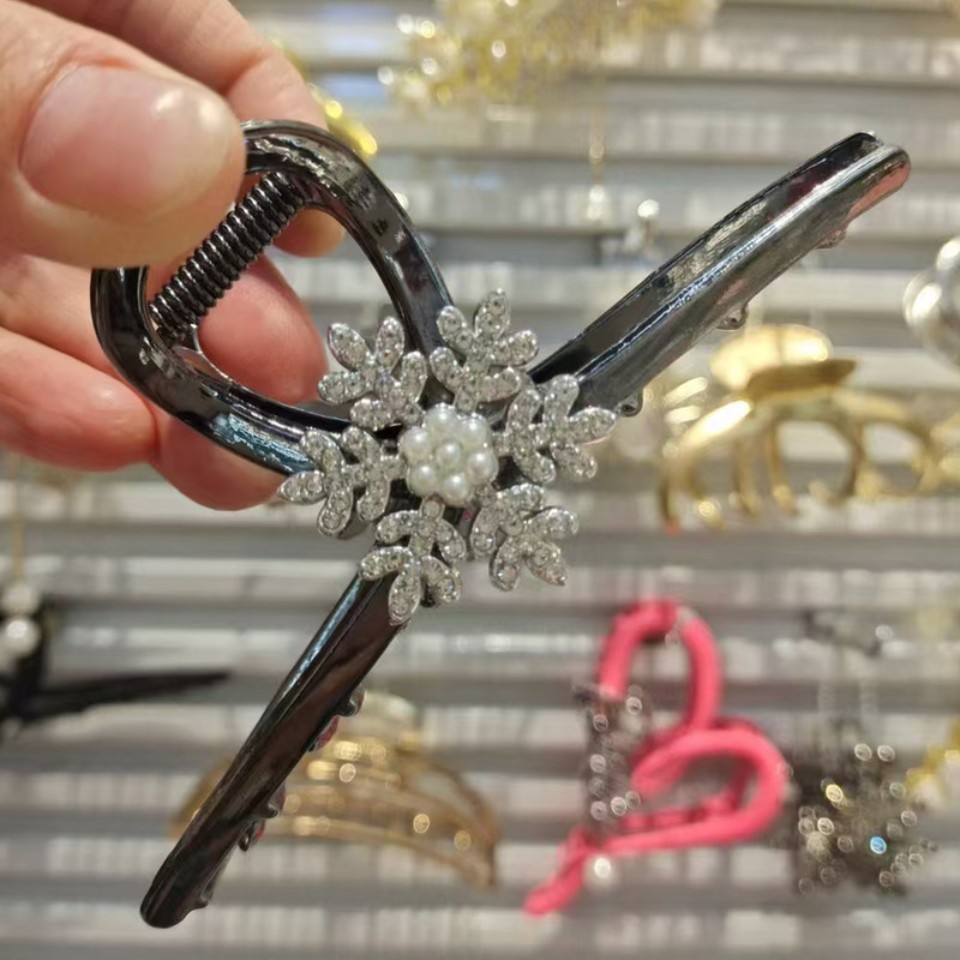 Crystal%20Flower%20Hair%20Accessories%20For%20Girls%20Large%20Size%20Black%20Metal%20Hair%20Claw%20High-end%20Back%20of%20Head%20Hair%20Clip%20Women's%20Headwear%20High-end%20Flower%20Butterfly%20Crystal%20Large%20Hair%20Claw%20Black%20Metal%20Hair%20Grabber%20for%20the%20Back%20of%20Women's%20Head%20Simple%20Hair%20Accessories%20-%20Image%207