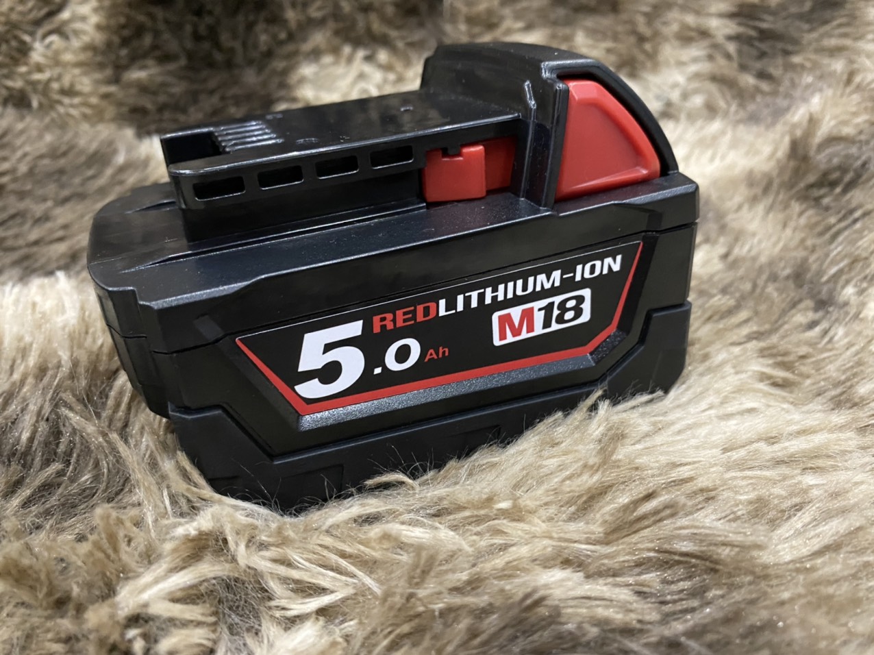 Pin milwaukee m18 18v dung lượng 4ah- 5ah- 6ah cell samsung, nhận sạc zin.