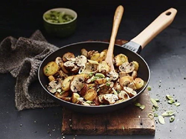 CHẢO GANG STAUB CÁN GỖ 24CM