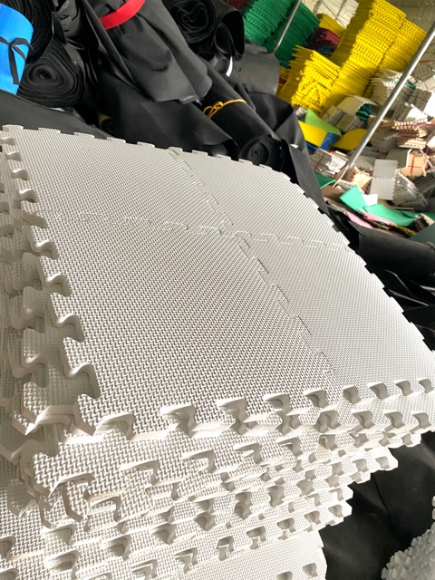 Thanh lí thảm trắng 30*30*1cm