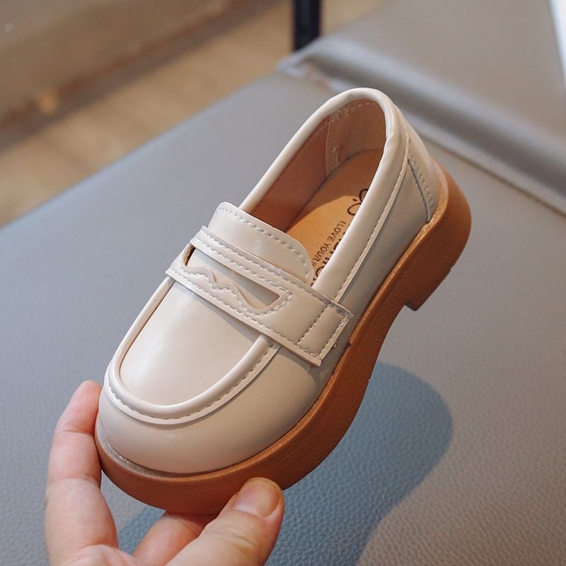 giày xinh kiểu dáng hot trend cho bé gái