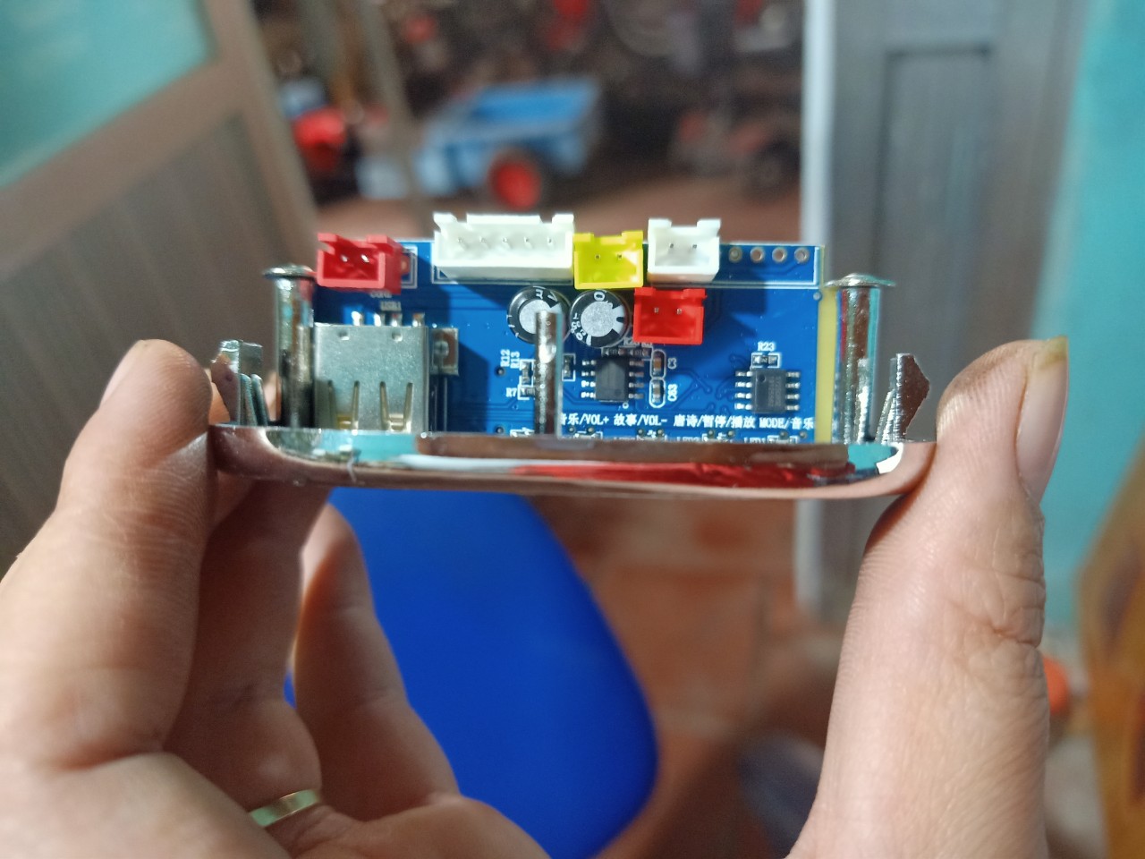 hộp nhạc xe điện trẻ em