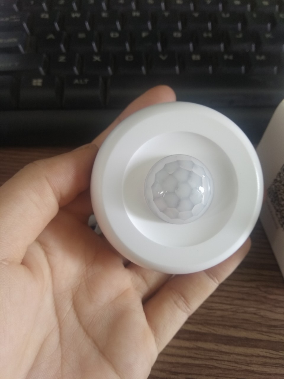 Cảm biến chuyển động gắn trần Zigbee tuya