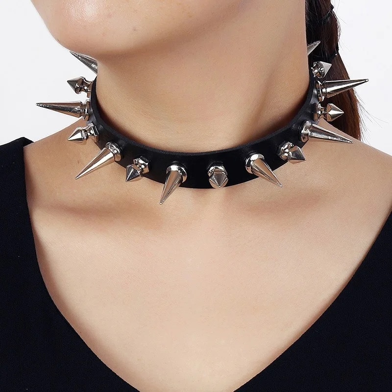 Unisex Gothic Choker Necklaces Women Girls Rivet Leather Necklace Rock Kpop Punk Neck Collars Black Choker Necklace Cool Collar.