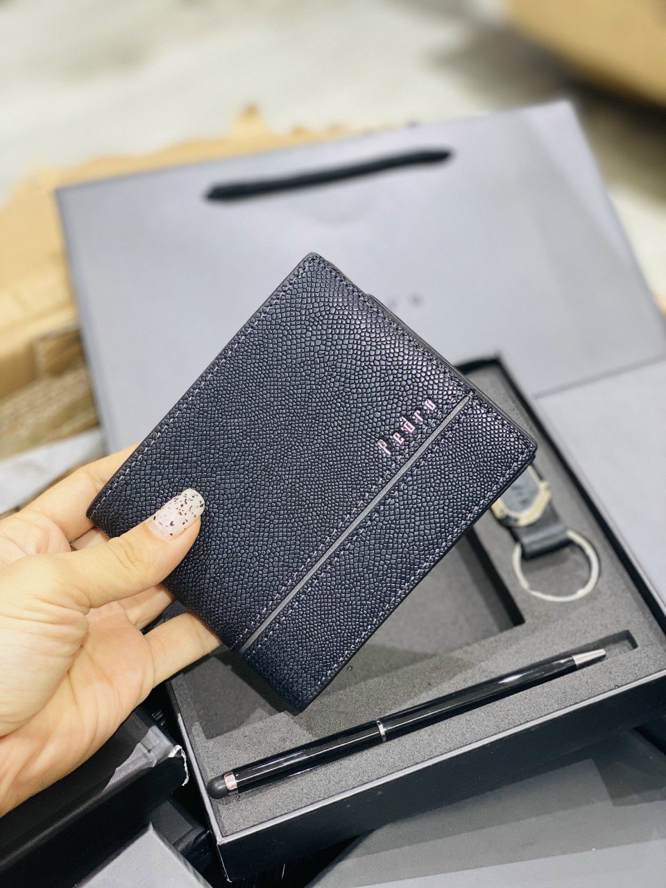Ví nam bút móc khóa  full box túi giấy