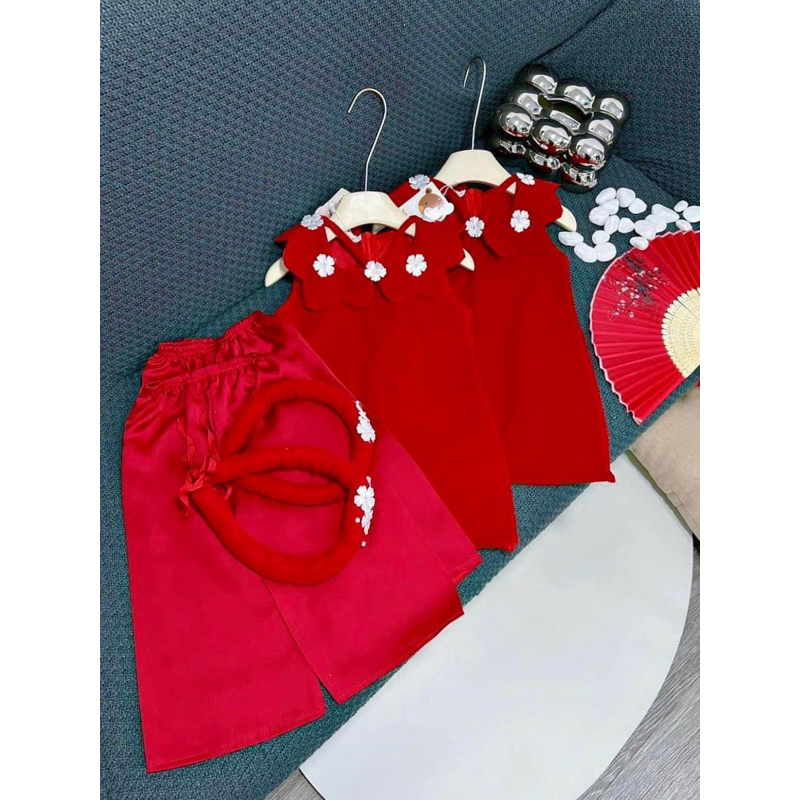 Set áo dài cách tân nhung đỏ hoa trắng kèm mấn hoa cho bé gái