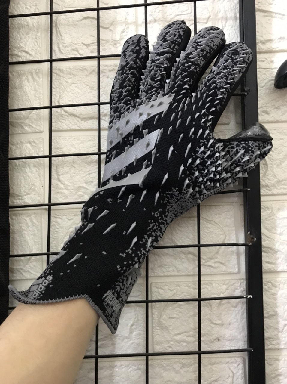 Găng tay thủ môn Predator Freak cao cấp