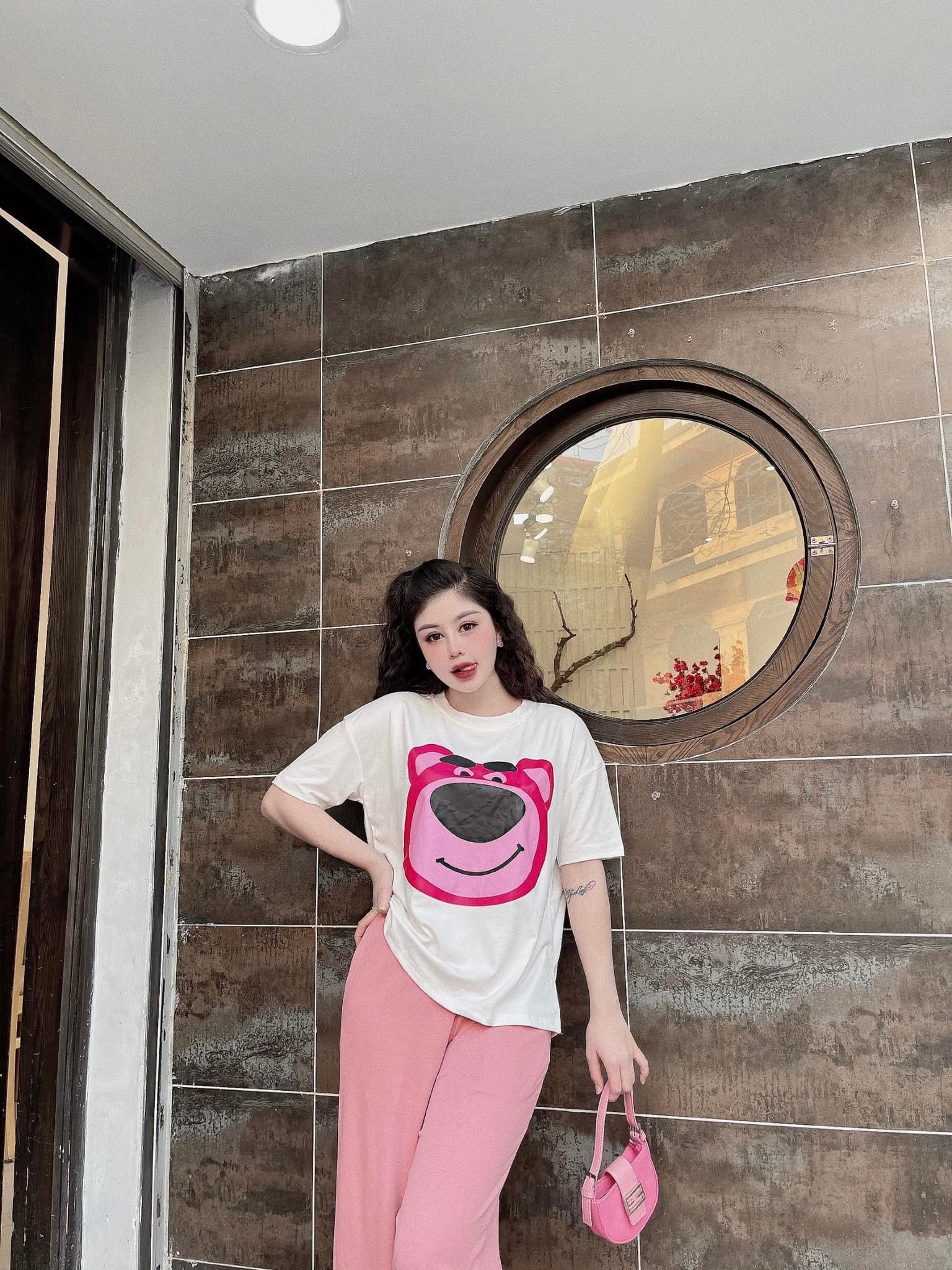 Bộ quần áo hình miệng