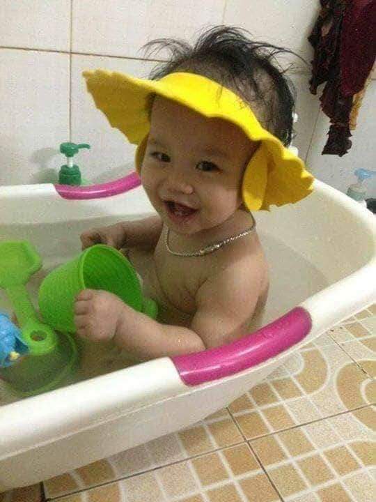 Mũ tắm chắn nước cho bé có bịt tai
