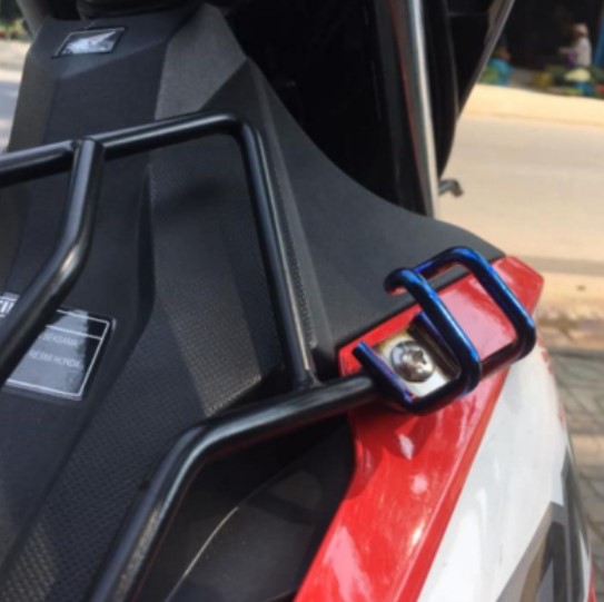 Móc treo titan gắn xe máy