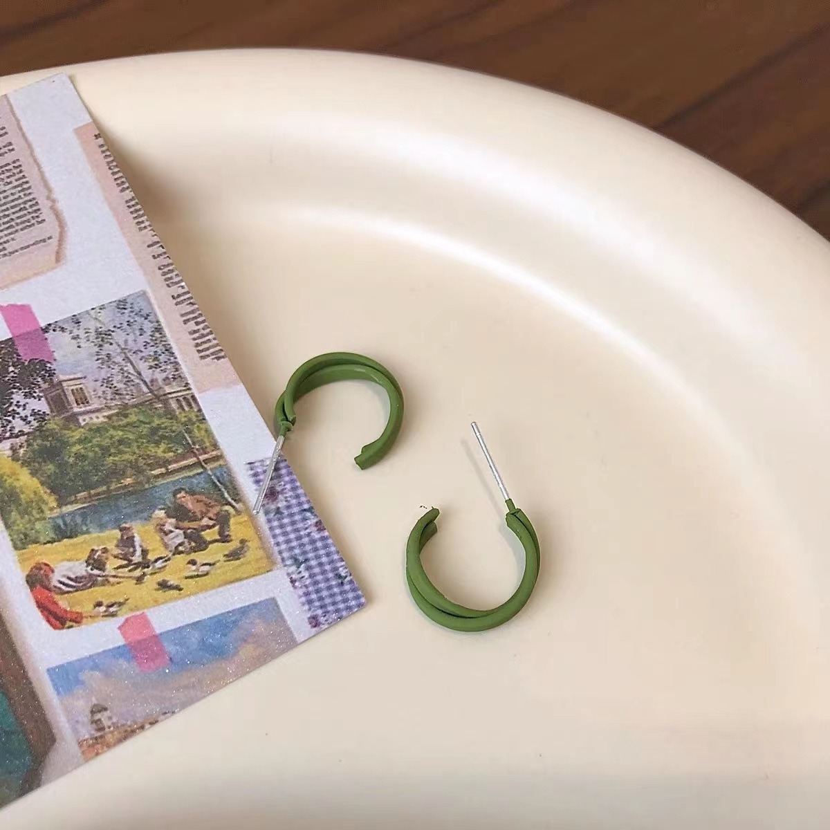 【Hot demand】Simple Small Green C- shaped Ear Pin Women's All-match ...