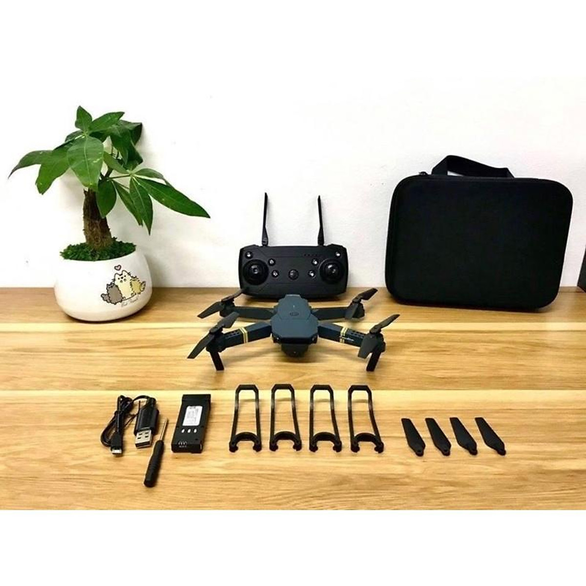 Flycam E88 Pro camera 4K, pin 1800mAh mẫu 2021